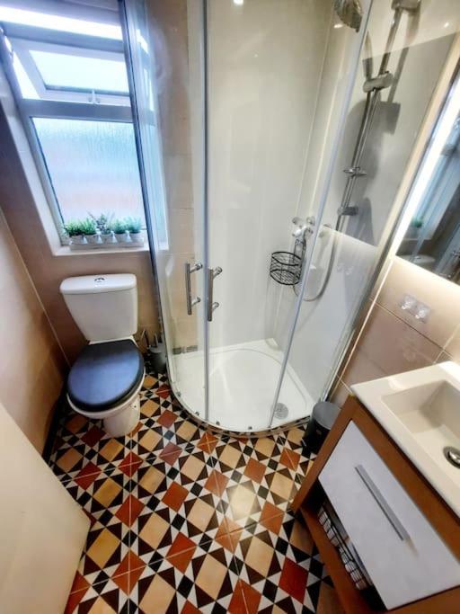 Alross Studio Flat / Private Bathroom Londres Exterior foto