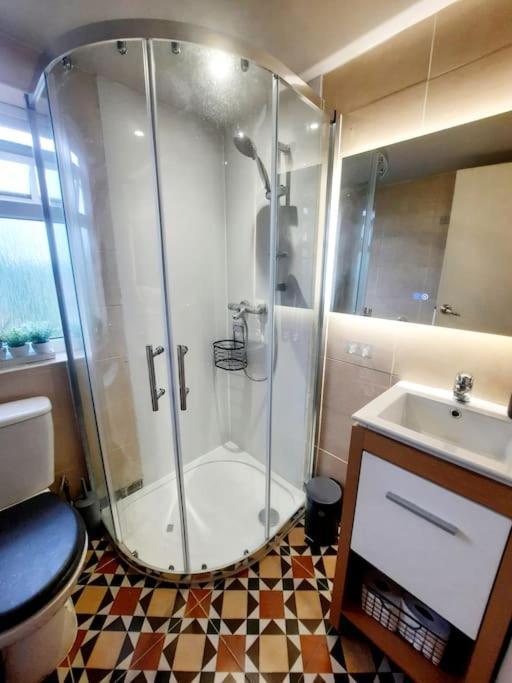 Alross Studio Flat / Private Bathroom Londres Exterior foto