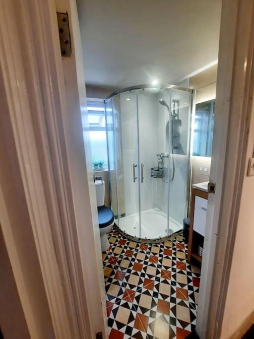Alross Studio Flat / Private Bathroom Londres Exterior foto