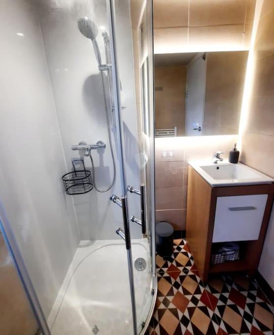 Alross Studio Flat / Private Bathroom Londres Exterior foto