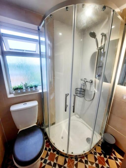 Alross Studio Flat / Private Bathroom Londres Exterior foto